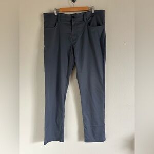 Travis Mathew Men's Gray Flat Front Slim Straight Golf Pants Size 38x32‎